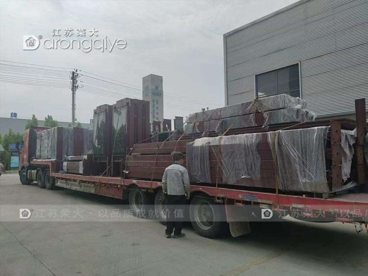 山東智能候車(chē)亭迎來(lái)第十四批發(fā)貨，江蘇榮大再顯制造實(shí)力